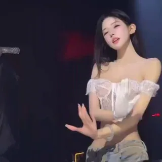 红红 包养绝品嫩妹(全网最低价) 给你恋爱的感觉